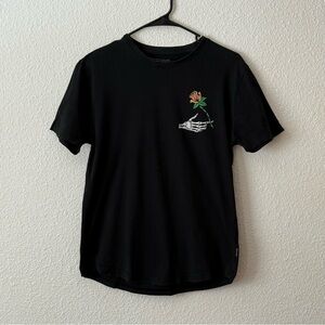 Dikotomy Bottoms Up Rose Skull Hand Bottle Skater Tshirt Men’s size M